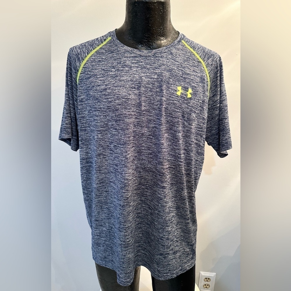 Under Armour loose fit, heat gear. Crew neck